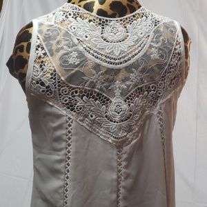 NEW W/O tags Beautiful sleeveless tunic